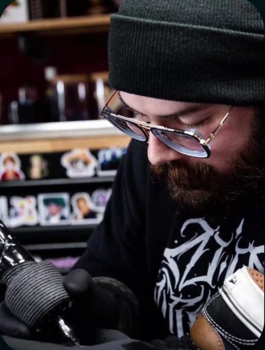 Jade tattooing in the studio